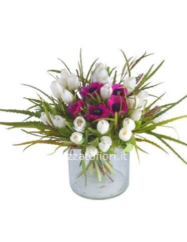 Bouquet di ranuncoli e/o anemoni.
