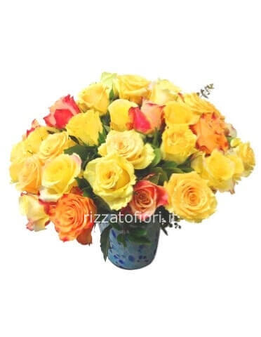Bouquet con rose giallo e arancio ricco