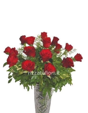 Bouquet di rose rosse confezionato medio