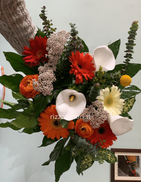 Bouquet di fiori misti, primaverili.