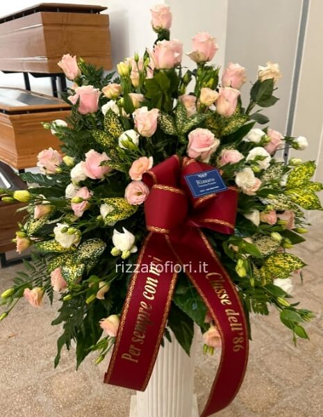 Composizione floreale funeraria elegante verde-rossa (indicata per uomo)