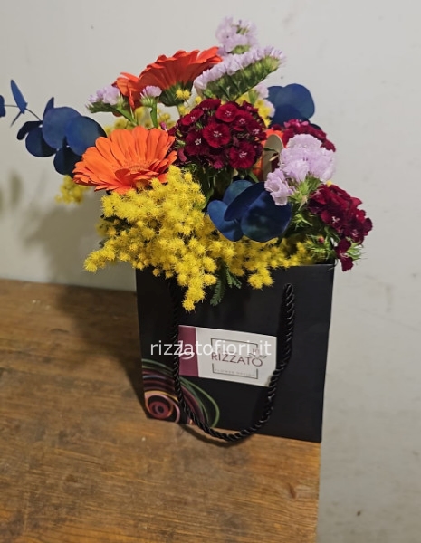 Mimosa e fiori misti