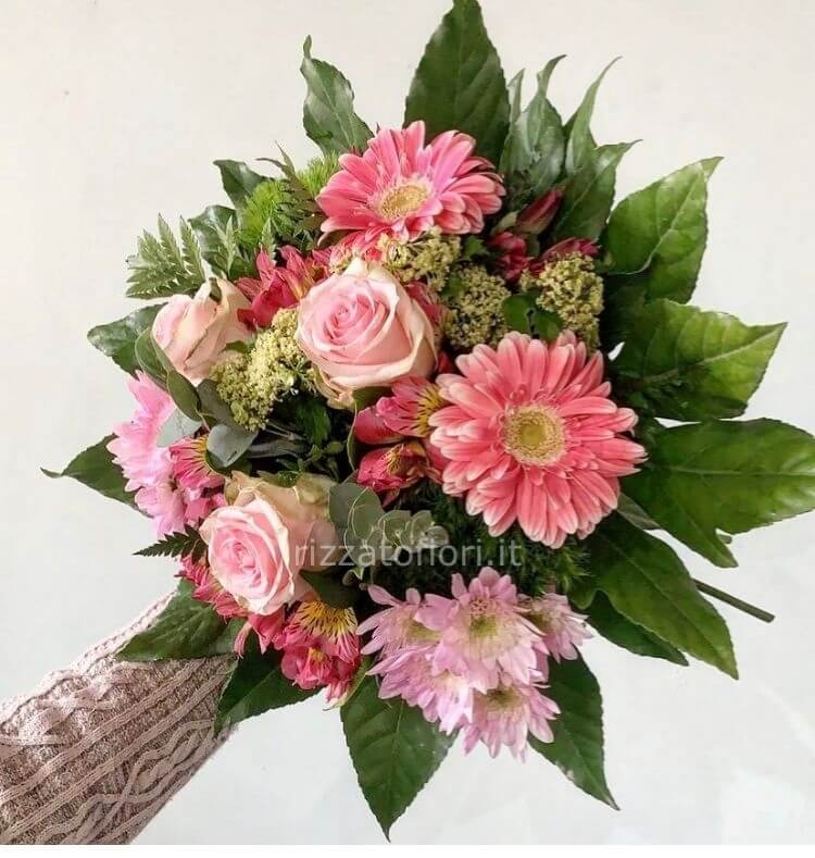 Bouquet di rose rosa e tulipani. » Invio fiori a Lecce, Bouquet,  composizioni floreali, rose e piante con consegna a domicilio a Lecce.